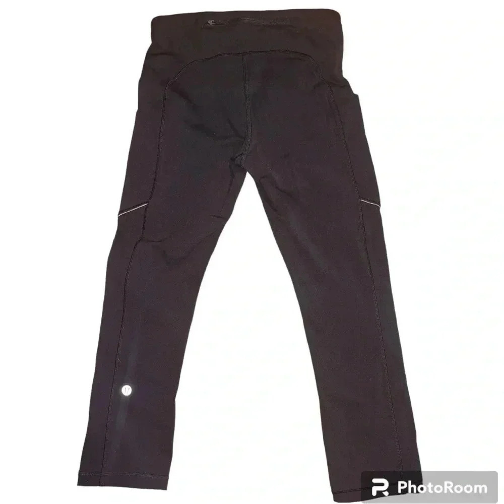 246 Lululemon black cropped leggings, size 4 - Picture 4 of 5